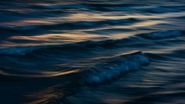 Calm Ocean Wave Wallpaper