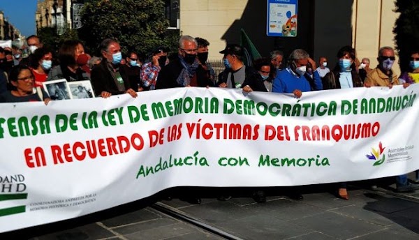 Miles de personas se concentran en Sevilla para pedir que se aplique la Ley de Memoria Histórica