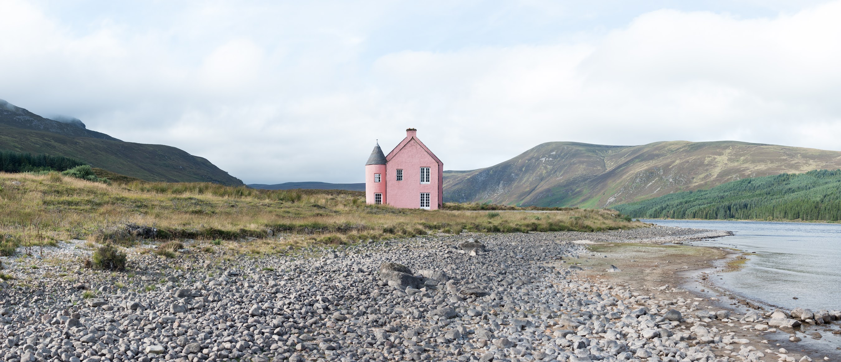 Pink house at Loch Glass