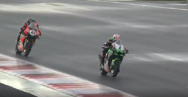 Jonathan Rea Juara Race 2 World Superbike (WSBK), Toprak Razgatlioglu Ke-4.lelemuku.com.jpg