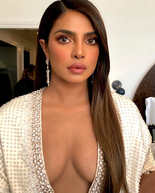 priyanka-chopra-outfits