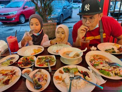 Tempat Makan Malam Best dan Menarik di Kuala Terengganu