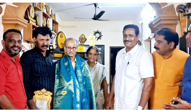 ഡോക്ടർ ചാത്തനാത്ത് അച്യുതനുണ്ണിയെ സാംസ്ക്കാരസാഹിതി ആദരിച്ചു.