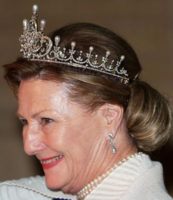 pearl tiara norway queen maud garrard sonja
