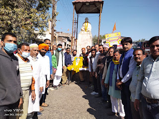 विधायक डॉ. हीरालाल अलावा ने कार्यकर्ताओं के साथ राष्ट्रपिता महात्मा गांधी जी की पुण्यतिथि मनाई