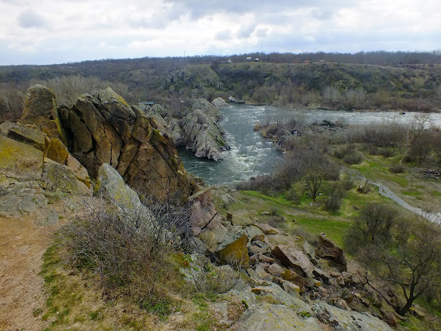 Скелі та пороги на річці Південний Буг поблизу міста Первомайськ