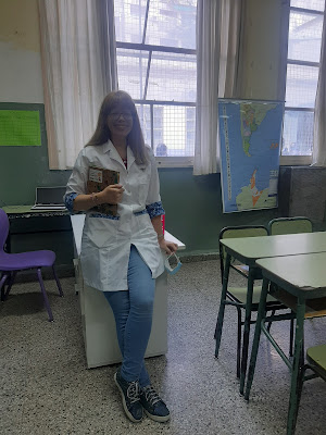 Docente de grado, la Prof. Sandra.