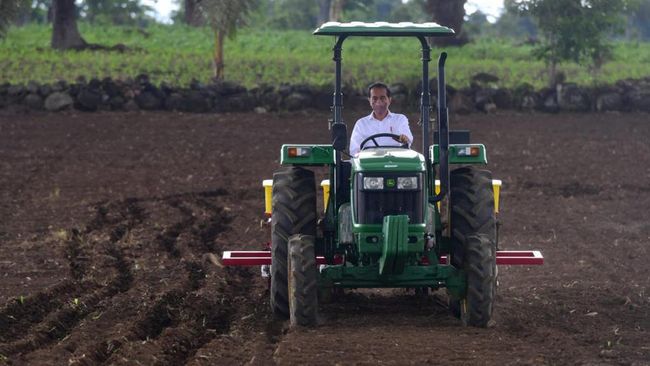 Walhi Sindir Jokowi Sibuk Traktoran: Presiden Tak Peduli Bencana Kalimantan, Sangat Disayangkan..