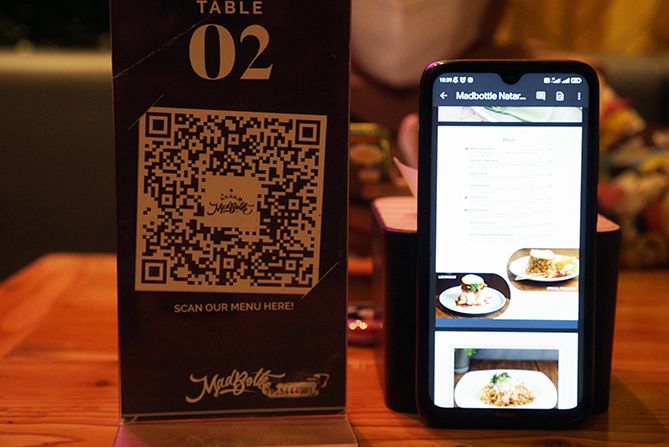 Kode batang untuk daftar harga dan menu di Madbottle Solo