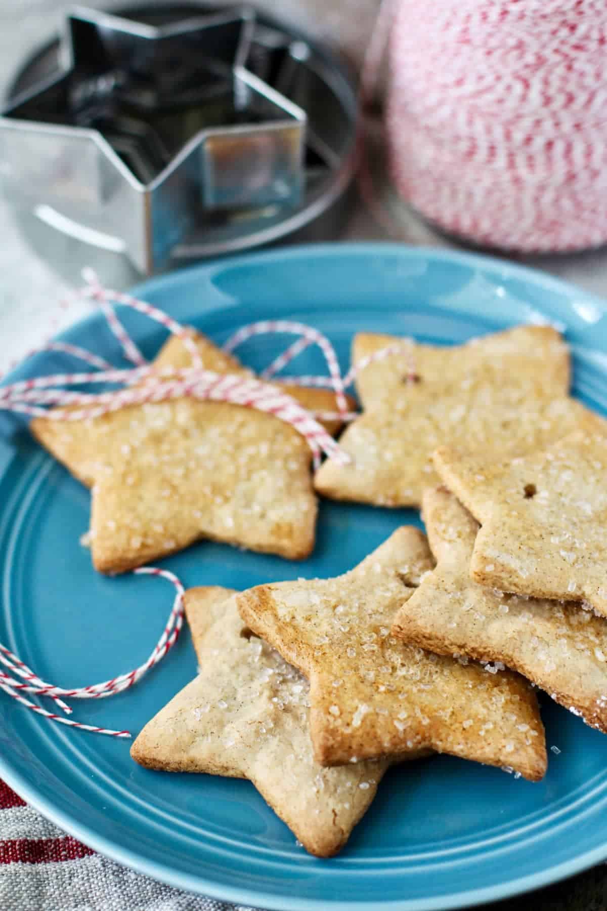 Zimtsterne | German Christmas Cookies with ties