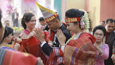 Tata Cara dan Tahapan Prosesi Pernikahan dalam Adat Batak Toba