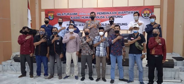 Silaturahmi Dengan Awak Media, Kabid Humas Polda Lampung : Berikan Informasi Yang Baik Dan Benar Ke Masyarakat