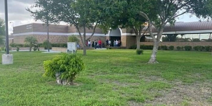 Estados Unidos: Hombres armados provocan alarma en las escuelas de Bronwsville