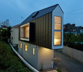 บ้านหน้าแคบในญี่ปุ่น