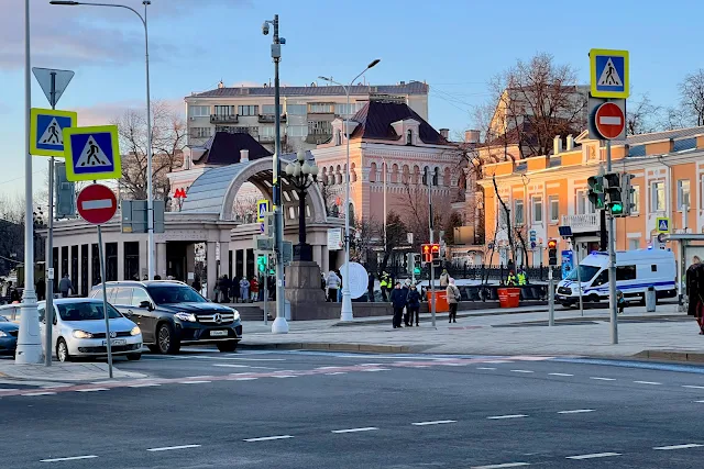 площадь Пречистенские Ворота, станция метро Кропоткинская, полиция