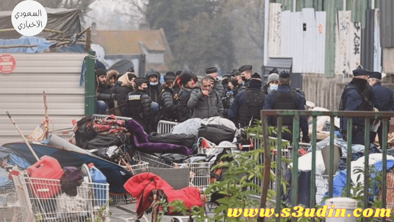 فرنسا تقوم بإخلاء مخيم كبير للاجئين في شمال البلاد.