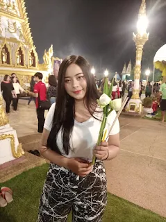 Cewek Cantik Montok Putih Mulus