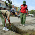 Babinsa Koramil 410-01/Panjang Bersama Perangkat Kelurahan Sukarame Baru Melaksanakan Jum'at Bersih