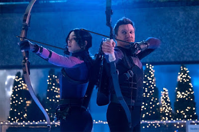 Heilee Steinfeld (Kate Bishop) y Jeremy Renner (Clint Barton-Hawkeye)