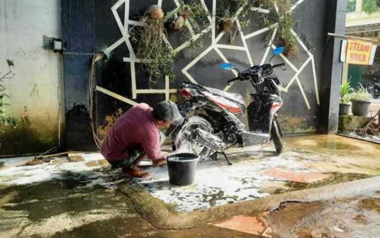 cara mencuci motor matic injeksi yang benar