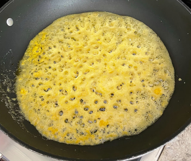 Egg floss bubbling up!