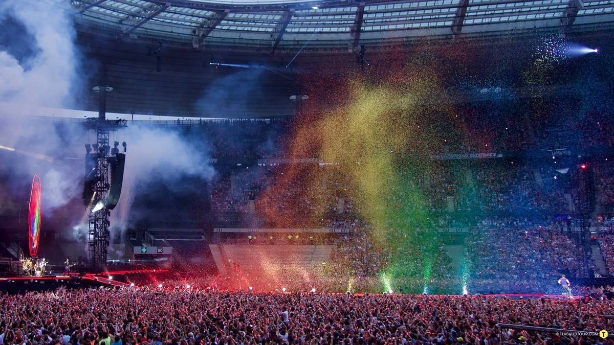 suasana konser Coldplay di Prancis