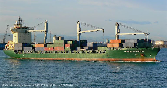 Cargo ship runs aground at Karachi port