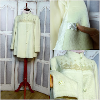 Paltonaș vintage alb-unt, croială clopot, cu buzunare laterale,măr.40-44/M-L,.....90 Ron