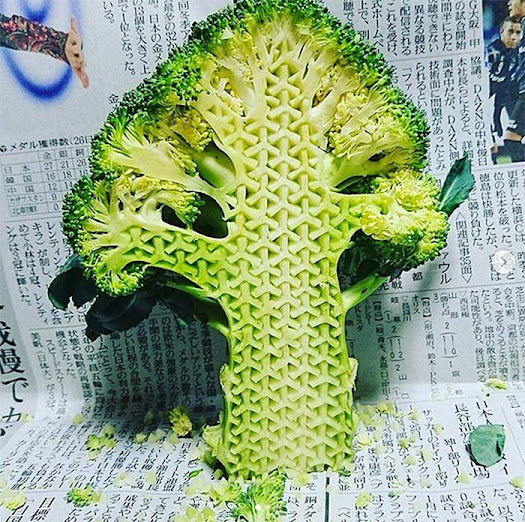 Japanese artist who specializes in carving fruits and vegetables