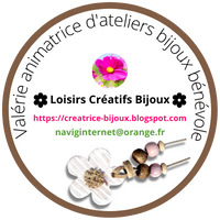 Valérie animatrice d'ateliers bijoux bénévole