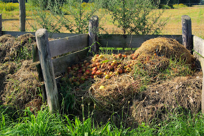 The CN ratio for composting is 30: 1 by weight but it's impossible to measure this way. So just do it 3 :1 in volume. First categorize the ingredients into carbon rich and nitrogen rich. Get a bucket, when you add one bucket of nitrogen, add another 3 buckets of carbon