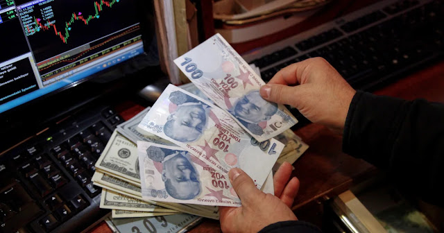 Turkish Lira continues to fall against foreign currencies