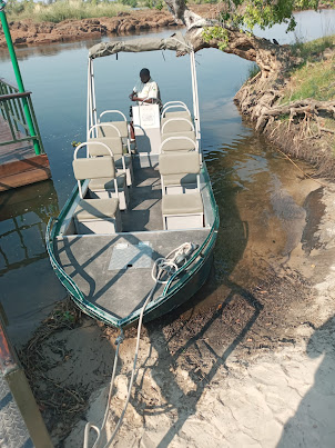 High speed boat to Livingstone Island .