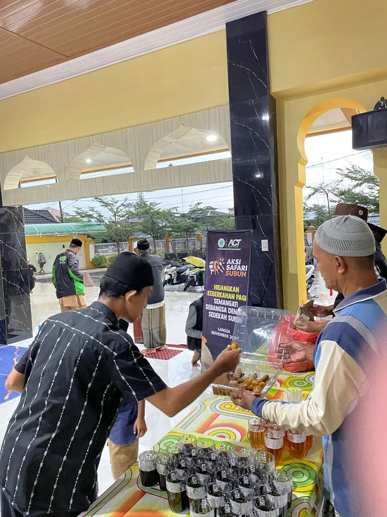 ACT dan BKM Masjid Rahmah Langsa Sajikan Layanan Makanan Gratis Pada Kegiatan Safari Subuh