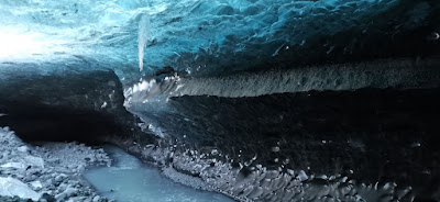 Sapphire Cave o Cueva Zafiro con Ice Explorers. Islandia.