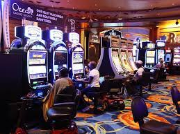 Advantages of Playing Online Casino Games at Slot Gacor
