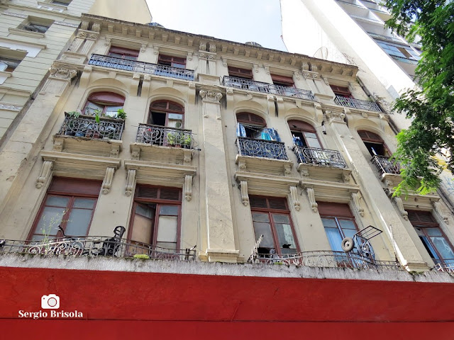 Perspectiva inferior da fachada de um Prédio antigo na Avenida São João, Centro