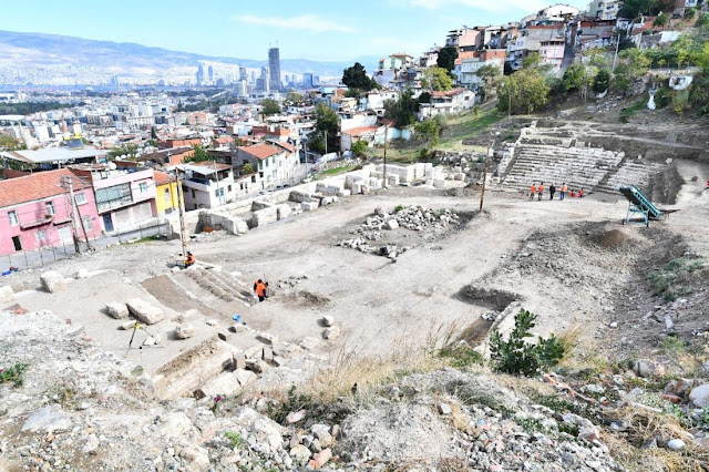 Αποχωρητήριο βρέθηκε στα παρασκήνια του αρχαίου θεάτρου της Σμύρνης