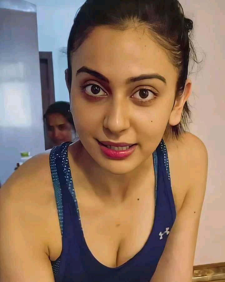 Rakul Preet Singh Sexy Photos List - High quality hot photos stills images pictures pics wallpapers galleries & posters of actress Rakul Preet Singh.