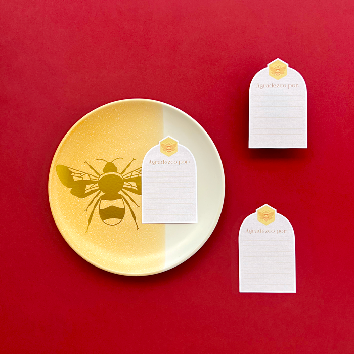 cena de acción de gracias, tarjetas de gratitud, plato abeja dorada ilustrada, hexágonos, coleman, miel