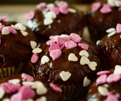 Muffin al cioccolato con glassa fondente