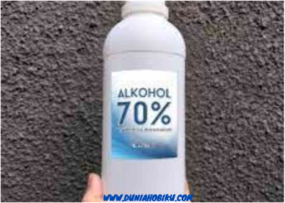 alkohol untuk kaca mobil berjamur