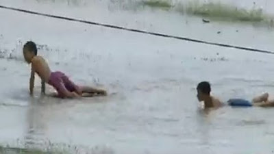 NAMPOL! Mandalika Banjir, Netizen: Ini Sirkuit untuk Balapan Motor atau Balapan Kecebong?