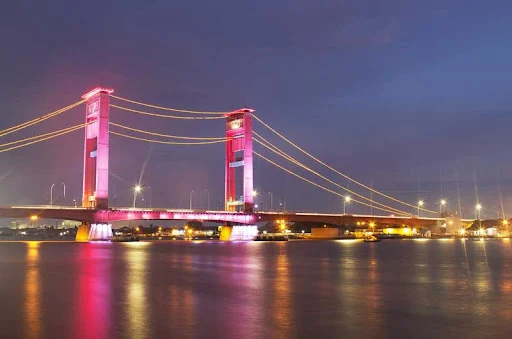 Jembatan Ampera Sungai Musi di Palembang