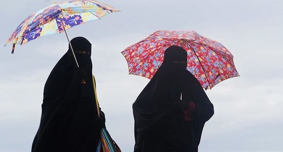 Hukum Menggunakan Cadar Bagi Wanita Muslim