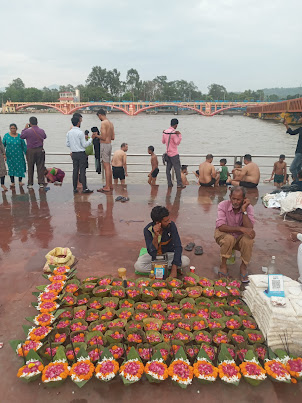 " Har ki Pauri" Ghat. Religious offerings.