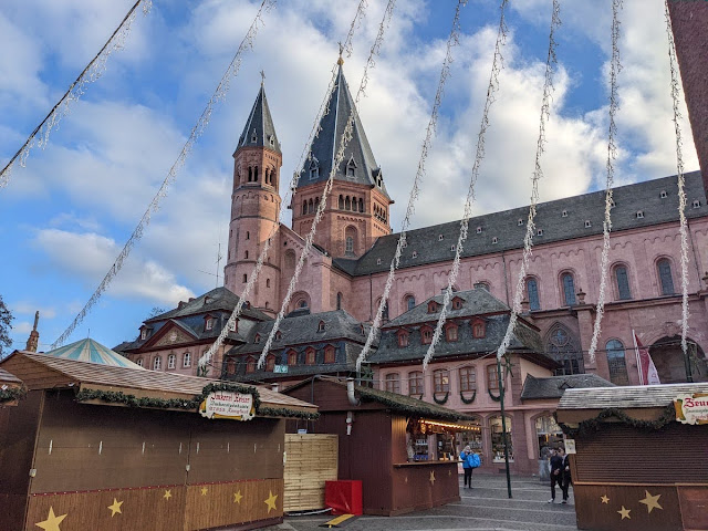 Mainzer Dom and the Mainz Christmas Market