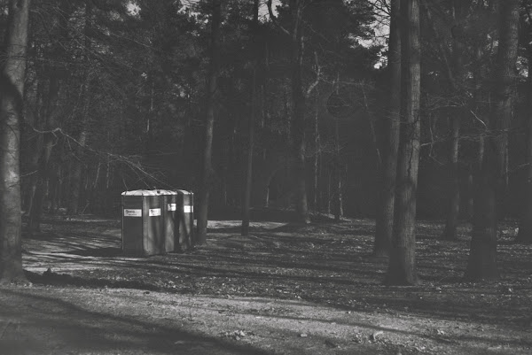 Mobiele toiletten in bos