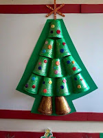 Árboles de Navidad DIY con materiales reciclados