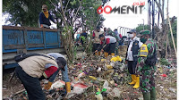 Pengangkatan Sampah di Lingkungan, Satgas Sub 06 Sektor 22 Menagajak Aparat Wilayah